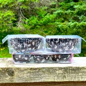 Set of 3 Skulls Paper Cupcake Cases.